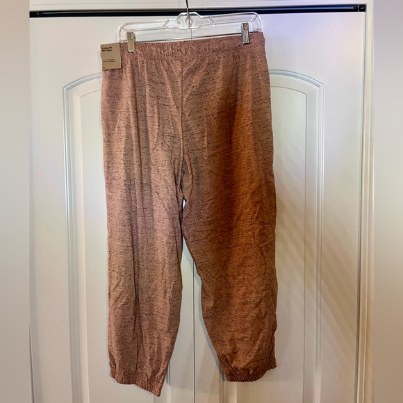 NEW WITH TAGS, L Nike workout capris - Picture 3 of 3